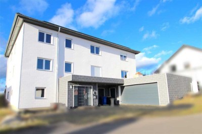 Geräumiges Ein- bis Dreifamilienhaus in ruhiger Feldrandlage in Guxhagen-Ellenberg