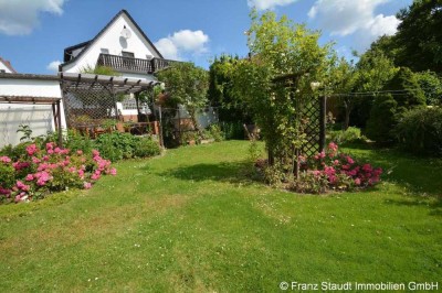 Älteres Ein-Zweifamilienhaus mit herrlicher Garten-Idylle in Alzenau-Michelbach