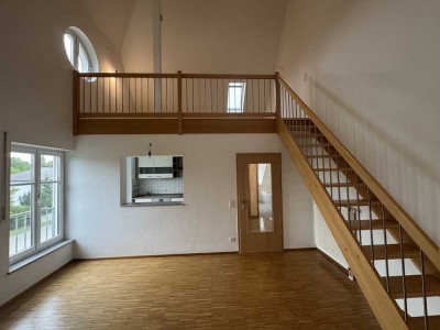 Geschmackvolle 2-Raum-DG-Wohnung mit Galerie und gehobener Innenausstattung in Dachau