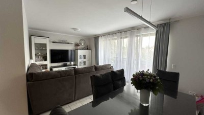 Sehr schöne drei Zimmer Wohnung mit zwei Balkonen