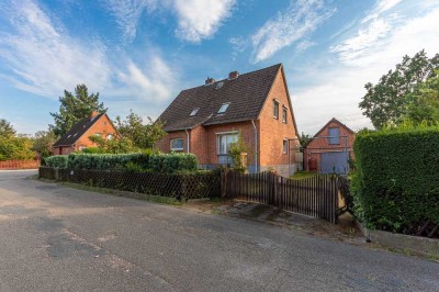 Renovierungsbedürftiges Zweifamilienhaus mit zusätzlichem Bauplatz