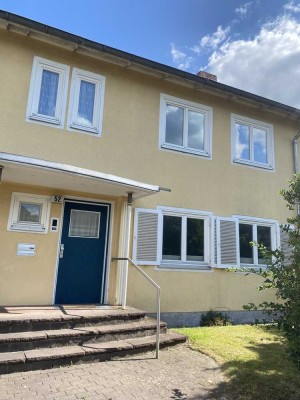 zwei vermietete 2 Zi + Dachbodenanteil als Ausbaureserve in 2 Familienhaus mit Garten
