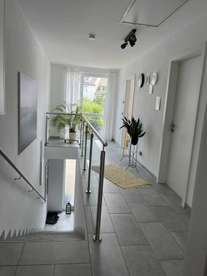 **Stilvolle, moderne DHH mit hochwertiger Einbauküche und Garage in Remscheid-Süd**