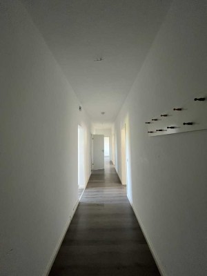 Schöne 4-Zimmer EG Wohnung im Zentrum von Bitterfeld mit Wanne & Dusche