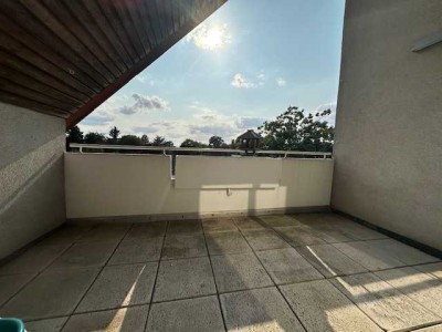 Super Dachgeschoss-Wohnung mit Sonnenbalkon und moderner Einbauküche!