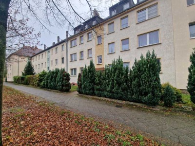 Toll geschnittene Wohnung zum renovieren mit Balkon