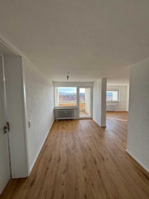 Frisch modernisierte 3,5-Zimmer-Wohnung mit Balkon und Aufzug