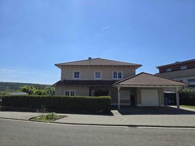Exklusives freistehendes Einfamilienhaus in amerikanischem Stil. Ihr neues Zuhause.