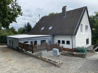 Großzügiges Wohnhaus mit Einliegerwohnung in naturnaher Umgebung!