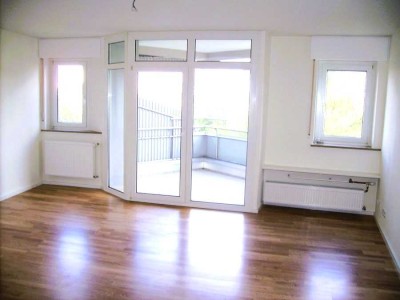 Möblierte, elegante 1 ½ Zimmerwohnung (EBK), nicht einsehbarer Balkon mit Aussicht auf einen Park