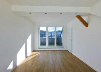 Helle 3-Zimmer-Dachgeschosswohnung mit Balkon in Wuppertal-Elberfeld  (WG-geeignet)
