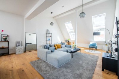 First View: Stylisches City-Penthouse mit Südwest-Dachterrasse, EBK und Parkett