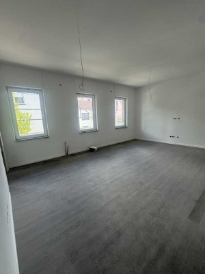 GROẞZÜGIGE WOHNUNG IN GUTER LAGE