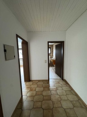 Helle 4-Zimmer-Wohnung mit Balkon in Eitorf-Halft zu vermieten