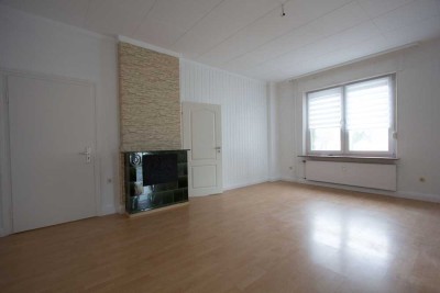 Schöne modernisierte 4-Zimmer-Altbau-Wohnung mit Balkon und Garage in Rehlingen-Siersburg