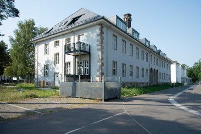 wunderschöne 4-Zimmer-Wohnung mit Balkon in stilvollem ehemaligem Kasino im Grünen KFW 70