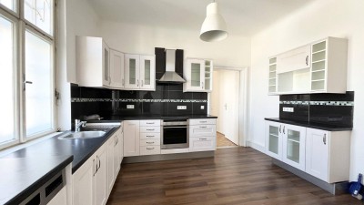 Großzügige Wohnung mit Loggia - WG tauglich !