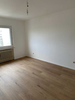 * Top 2 Zimmer Wohnung * Alles Neu! Ruhige Lage