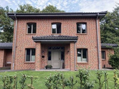 Geschmackvolles Haus mit modernster Technik im Außenbereich!