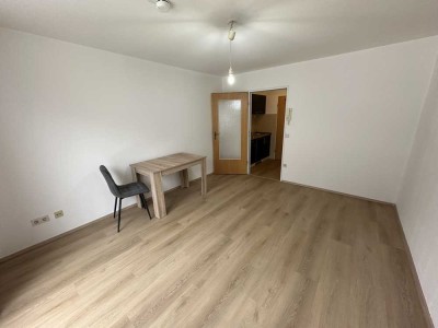 In Uni-Nähe: Renovierte, exklusive 1-Zimmer-Wohnung mit Südbalkon und Einbauküche in Passau