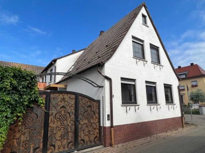 Großzügiges und helles 1-2 Parteienhaus mit Scheune, Hof und Garten in ruhiger Wohnlage