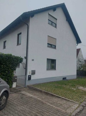 Helle und gemütliche 3-Zimmer-Dachgeschosswohnung mit Einbauküche in Wettstetten