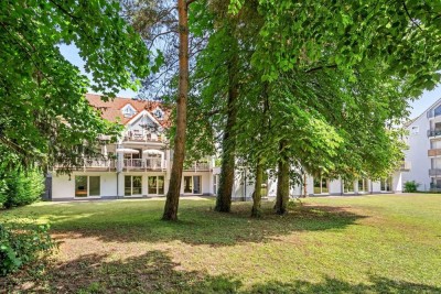 Attraktive Erdgeschossimmobilie mit 14 Stellplätze,
3 TG-Stellplätze & großzügigem Garten