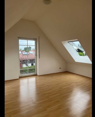 Freundliche 1-Zimmer-DG-Wohnung mit Balkon und EBK in Wertingen