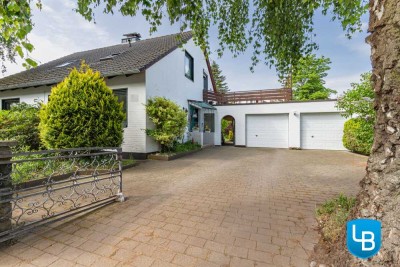 Raumwunder: Einfamilienhaus mit modernisierter Einliegerwohnung im Dachgeschoss
