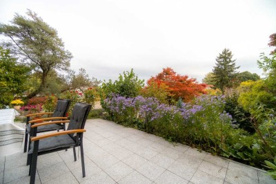 DHH auf großem Grundstück