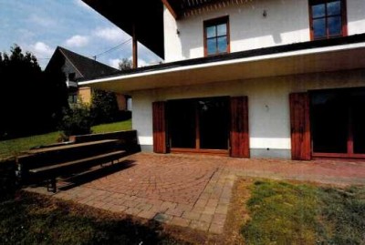 Großzügige Terrassenwohnung mit eigenem Eingang und zweieinhalb Zimmern mit Terrasse in Asbach