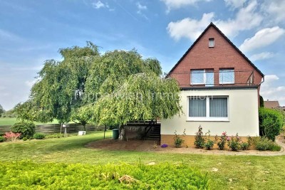 Einfamilienhaus mit wunderschönen Fernblick, Garage, großer Terrasse und Balkon