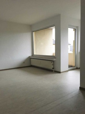 Barrierefreie und helle 2 Zimmer mit Balkon *mit Wohnberechtigungsschein (WBS)* ab 01.08.2025