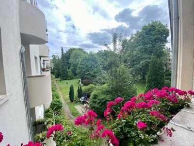 **ab 01.09.** sehr großzügige 3 Zimmerwohnung, Balkon, Wohnküche