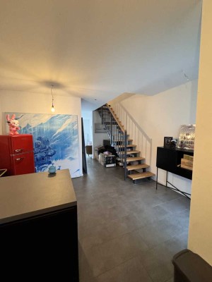 3 Zimmer Wohnung auf der Niehler Str. Mit Garten und Einbauküche