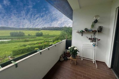 Genießen Sie die Aussicht! Helle 3-Zimmer-Wohnung mit zwei Balkonen und Stellplatz