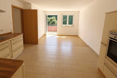 schöne 3-Zi.-Eigentumswohnung mit Garage, Aufzug und Balkon - 708