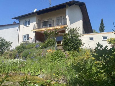 Freistehendes Einfamilienhaus mit Einliegerwohnung, großes Grundstück, gute Lage