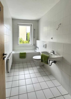 Süßes Nest für Singles oder Paare mit Tageslichtbad