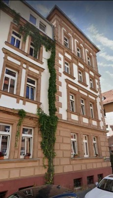 Charmante Altbauwohnung mit 5 Zimmern und Balkon