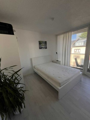 1-Zimmer-Wohnung in Westend mit Einbauküche, Sauna und Pool.
