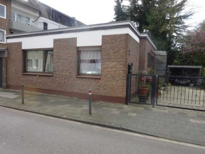 Bungalow mit Garage und großzügigen Innenhof geeignet für Ehepaar