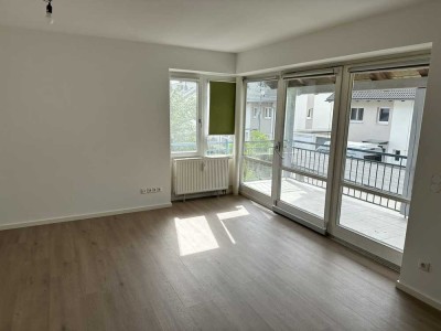 Erstbezug nach Sanierung mit Balkon und EBK: Stilvolle 3-Raum-Wohnung mit geh. Innenausstattung