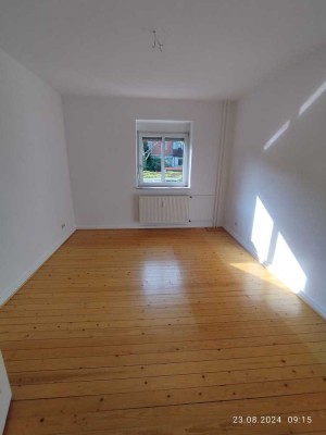 Helle 2 Zimmer Wohnung mit Altbaucharme