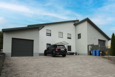 Modernes Wohnen trifft Arbeiten unter einem Dach – Exklusives Einfamilienhaus mit Gewerbeeinheit