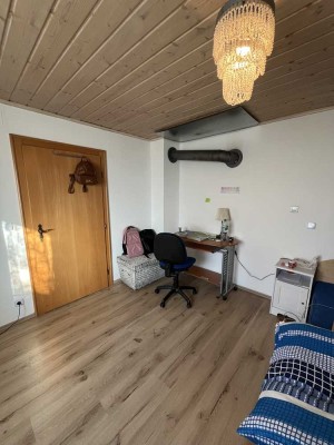 Möbliertes Zimmer in 3er WG