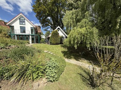 Exklusives Einfamilienhaus in Jöllenbeck - 7ZK2B  / 3.700m2 eingezä. Grundst. Teich Wellness-BAD