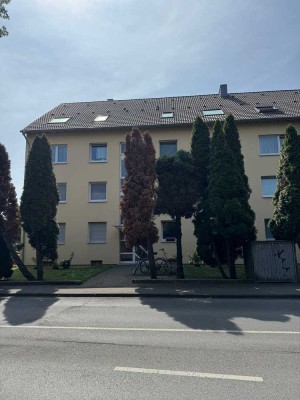 Top Grundriss! Ruhige und gepflegte 3 Zimmerwohnung mit Sonnen-Balkon und Wannenbad mit Fenster