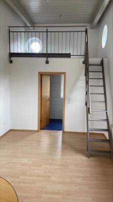 Exklusive, lichtdurchflutete und ruhige 3,5 Zimmer-Wohnung im oberen Steinbachtal