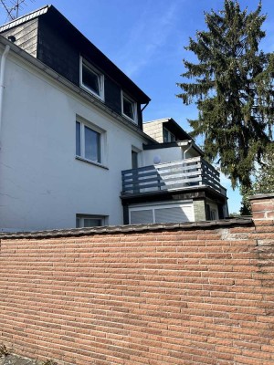 Zu Fuß zum Flughafen und Airport City! Schicke Wohnung mit Balkon + Garten + Garage!